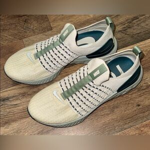 Nike React Phantom Run Women’s Cream and Teal Sneakers